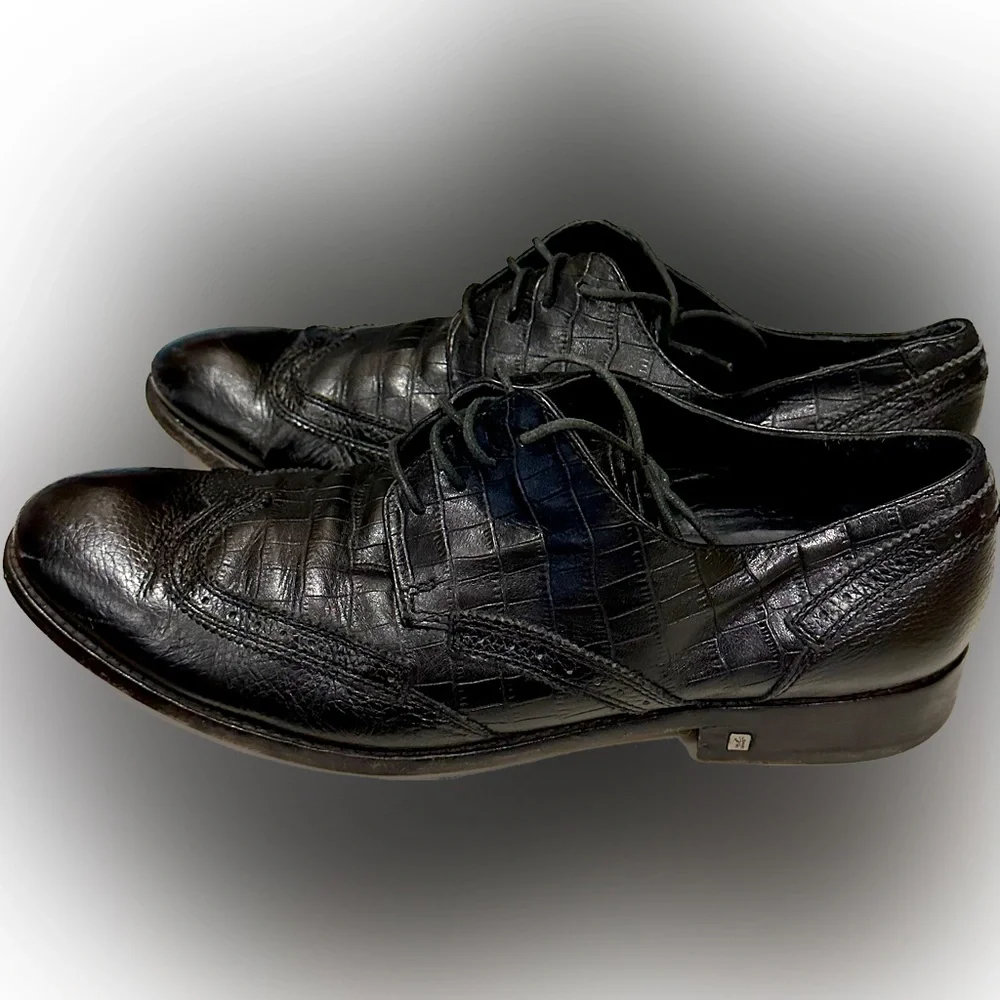 BUGATCHI Black Wingtip Oxford High end leather men’s shoes. Very Nice.